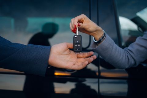 Przekazanie kluczyków przy wynajmie busa